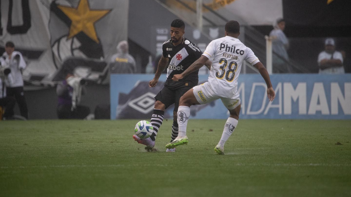 Diretoria do Santos repreende locutor da Vila Belmiro por conduta desrespeitosa em jogo contra o Vasco