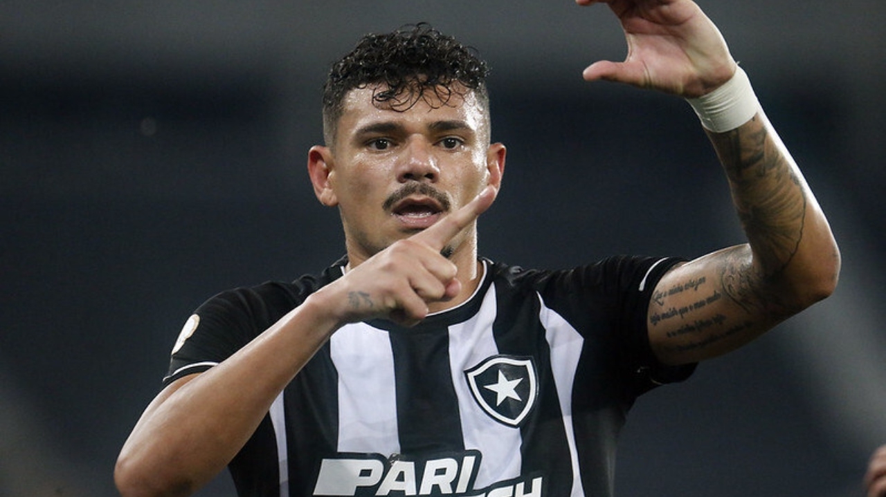 Tiquinho evita atrito com treinador e diz estar disposto a ajudar a equipe ser campeã