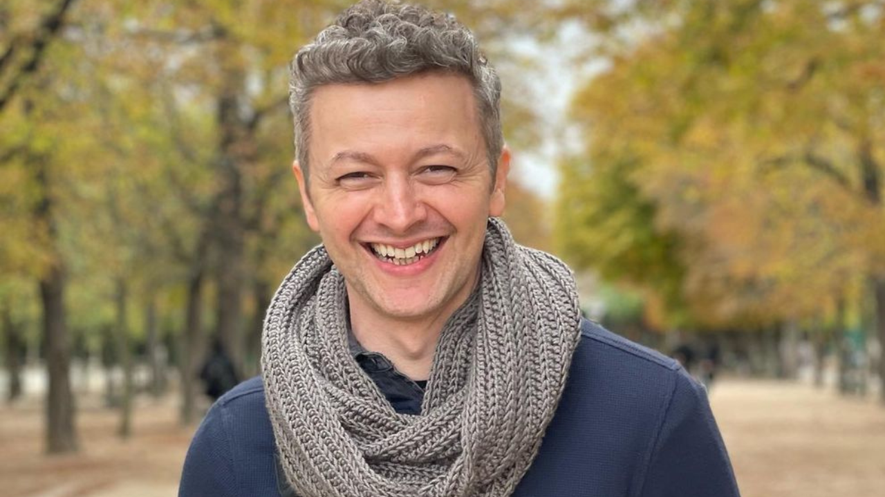 Lucas Lima é visto em loja de móveis com seu filho Theo