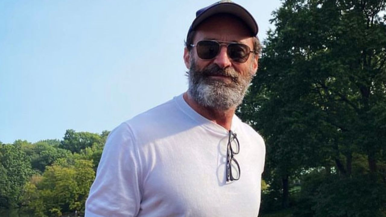 Hugh Jackman busca novo amor após fim de casamento de 27 anos, diz site