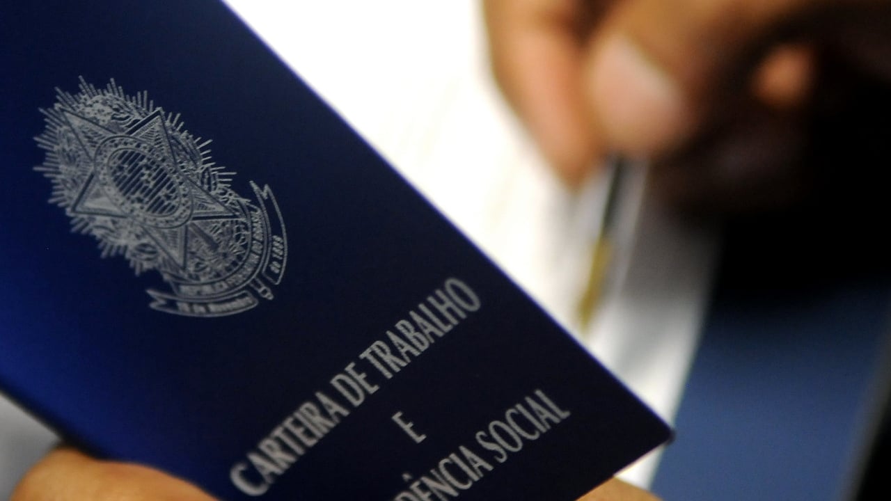 Número de empregos no Brasil supera as expectativas em agosto
