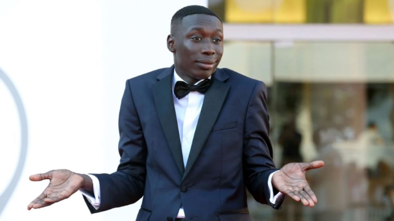 Khaby Lame, maior TikToker do mundo, desembarca no Brasil