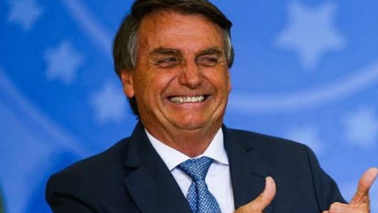Bolsonaro volta a questionar eleições de 2022