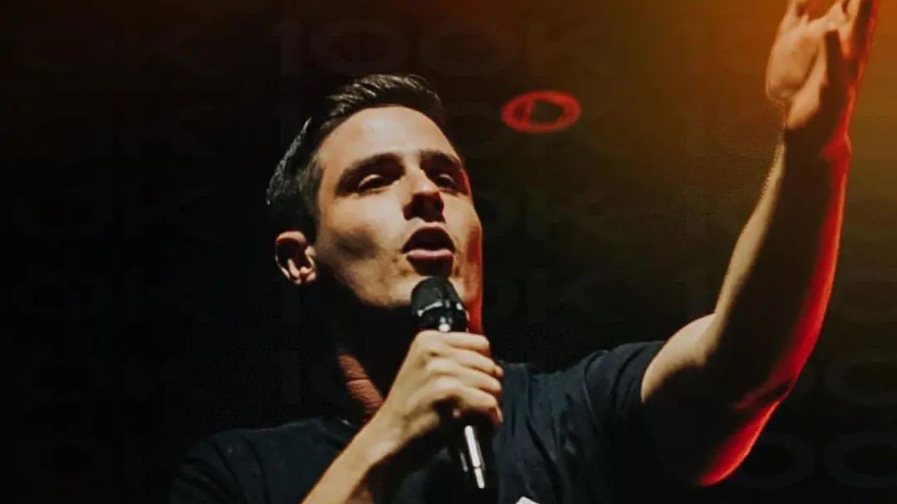 Influenciador evangélico, Victor Bonato, é preso sob acusações de estupro