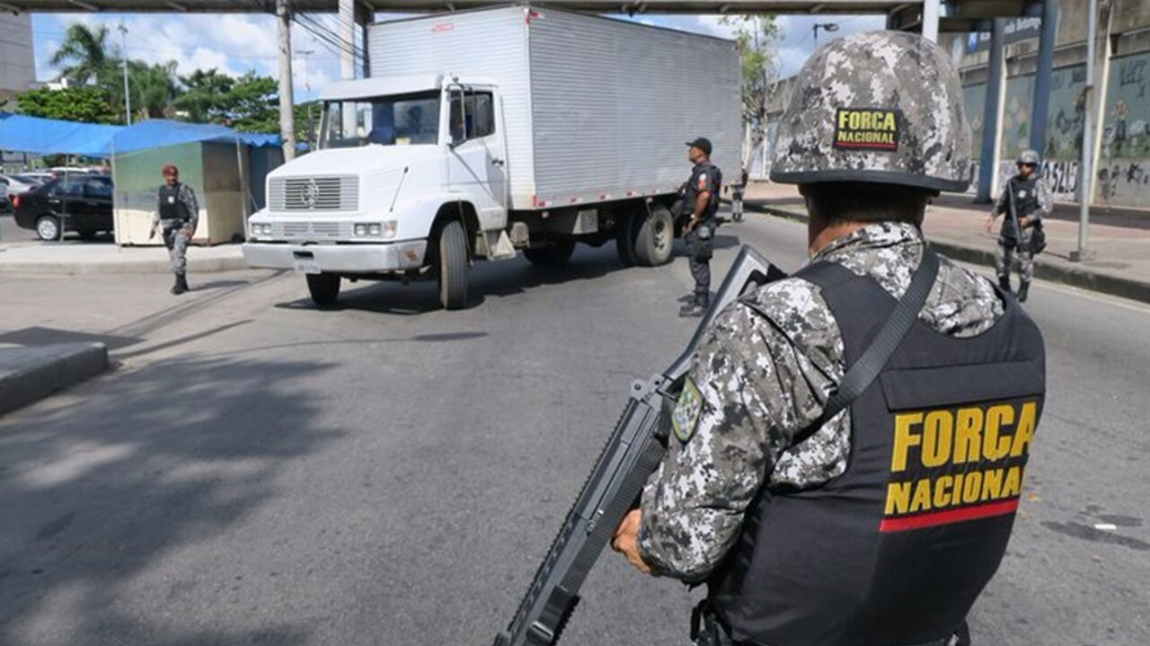 Pesquisa Atlas revela que 72% dos brasileiros aprovam intervenção na segurança do Rio de Janeiro