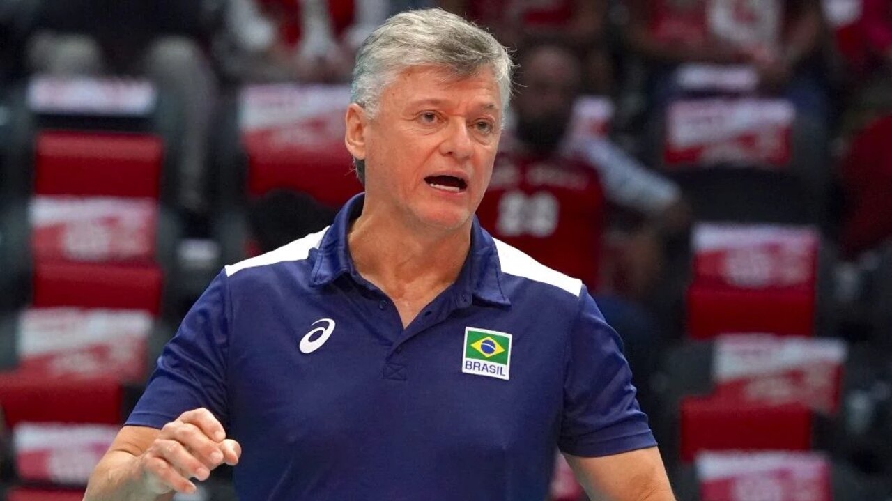 Brasil vence a Itália e Renan pede demissão