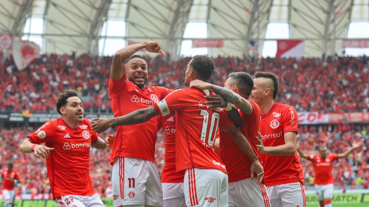 Inter vence o clássico contra o Grêmio e se distancia do Z4 no Brasileirão