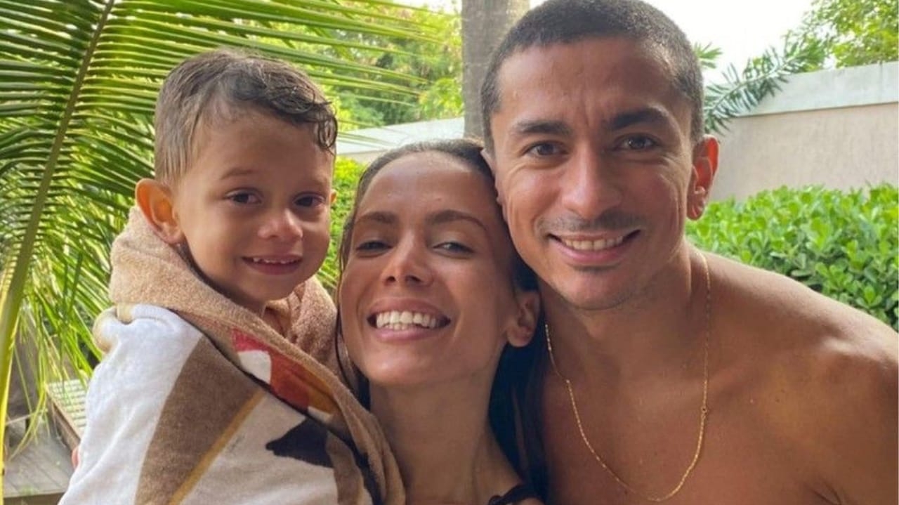 Anitta publica fotos no aniversário do sobrinho, após retiro espiritual