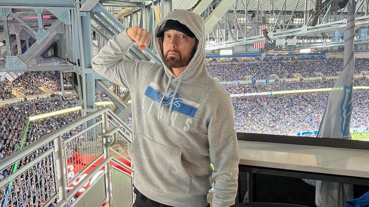 Eminem compartilha momento único ao assistir jogo de seu time ao lado da família