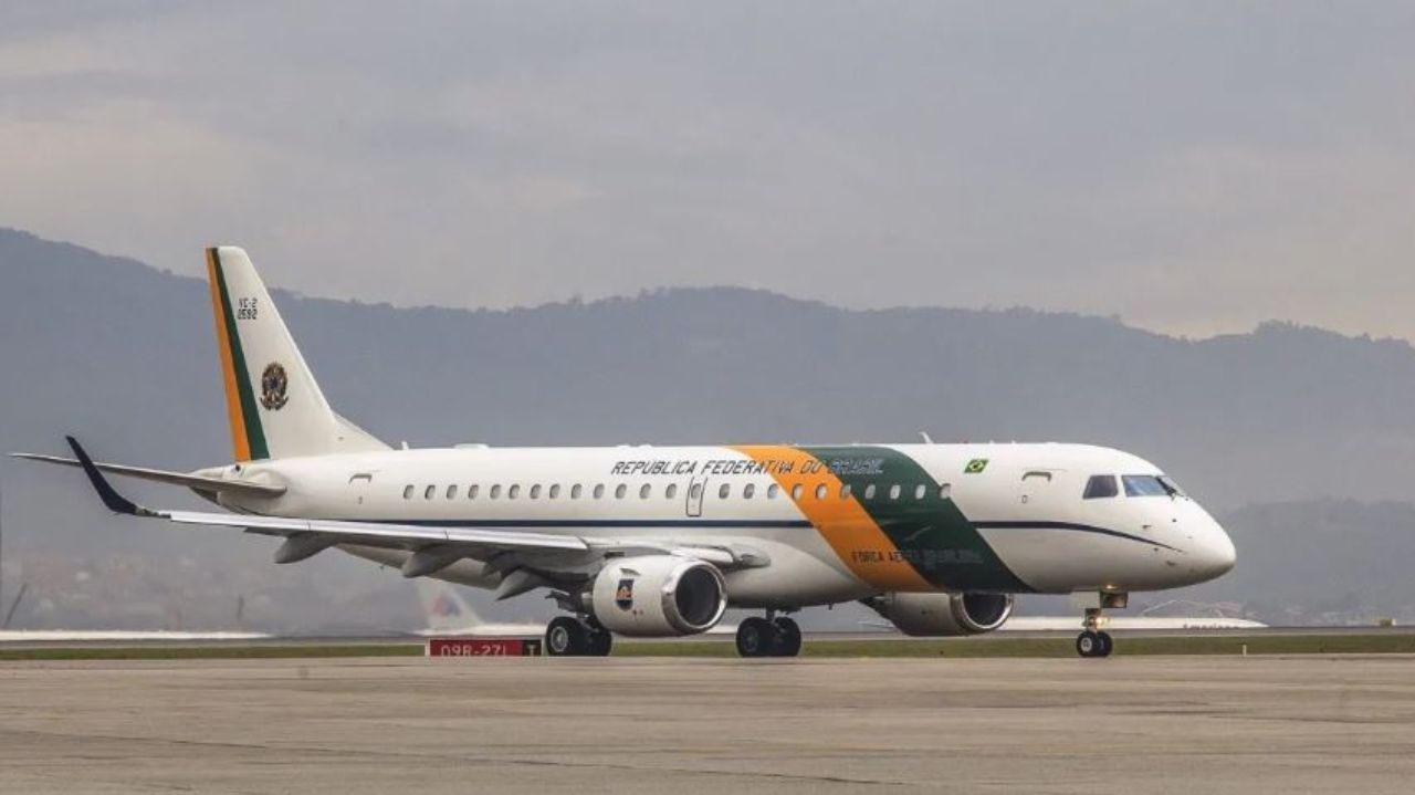 Governo planeja buscar cerca de 900 brasileiros de Israel, diz FAB