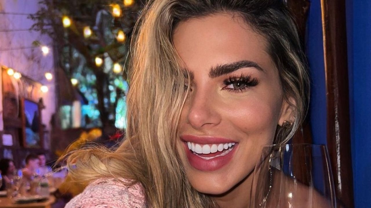 Erika Schneider troca lentes de contato dental para sorriso mais natural; veja sobre a tendência