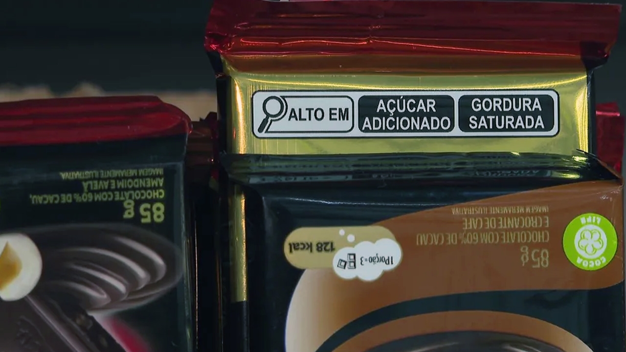 Indústrias devem destacar teor de sal, gordura e açúcar em novos rótulos