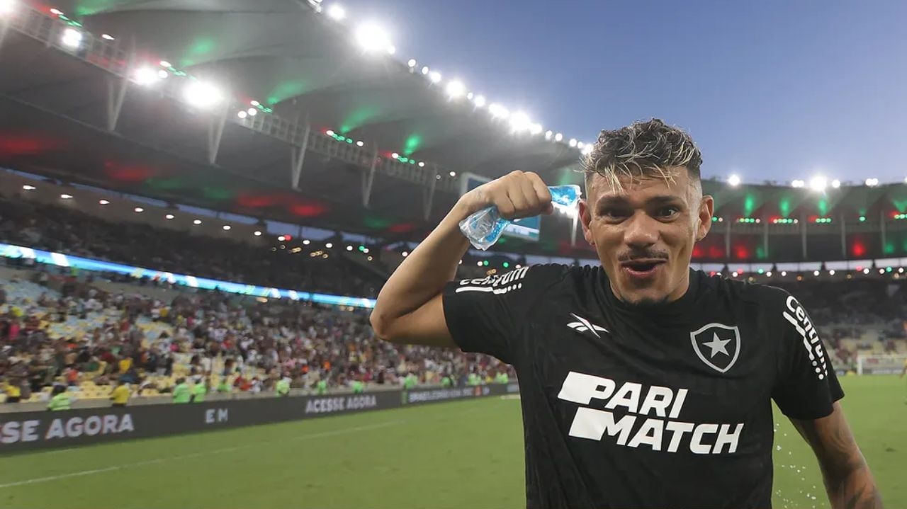 Tiquinho tem contrato até 2024 e pode encerrar a carreia no Botafogo