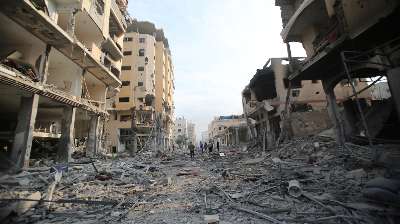 Bombardeios em Gaza intensificam crise humanitária no Oriente Médio