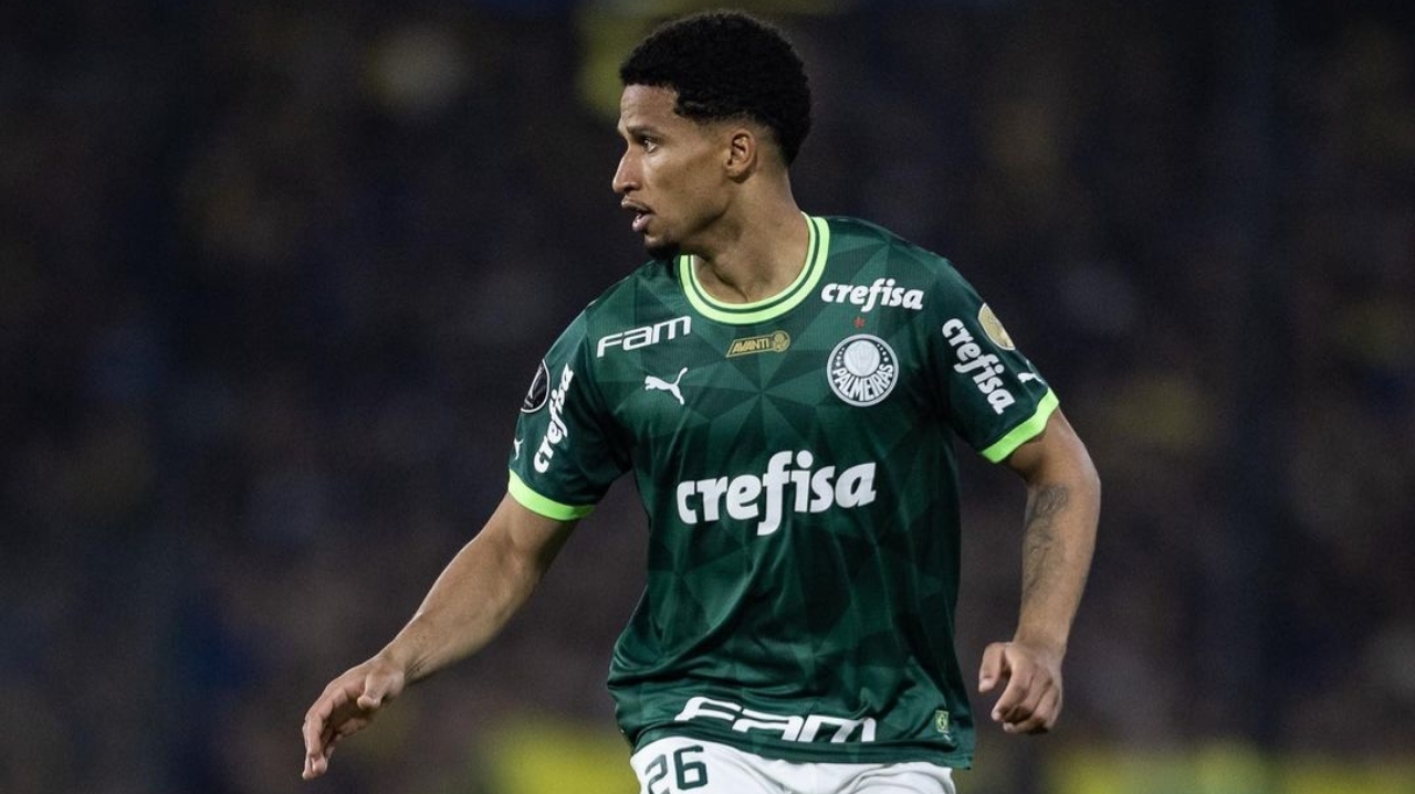 Zagueiro Murilo é denunciado pelo STJD por expulsão contra o Corinthians no Brasileirão