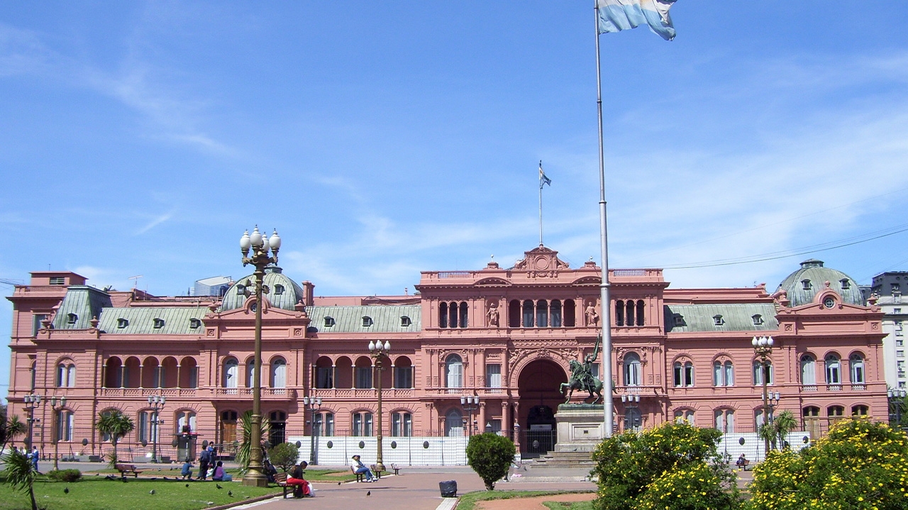 Inflação na Argentina supera 138% ao ano, duas semanas antes das eleições presidenciais