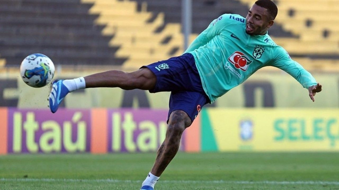 Gabriel Jesus volta a ganhar chances na posição de centroavante na Seleção com o comando de Diniz