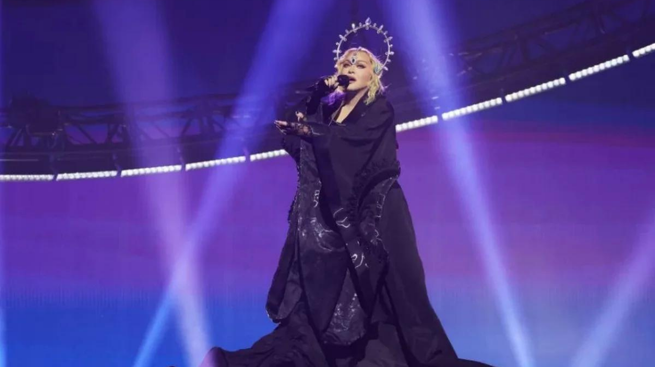 Em estreia de The Celebration Tour, Madonna incendeia o show com participação dos filhos