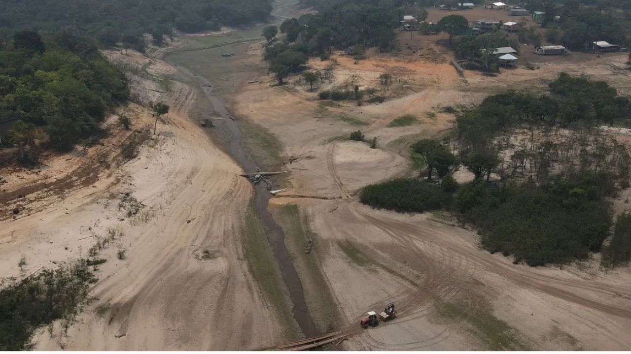 Rio Negro atinge o menor nível desde 2010