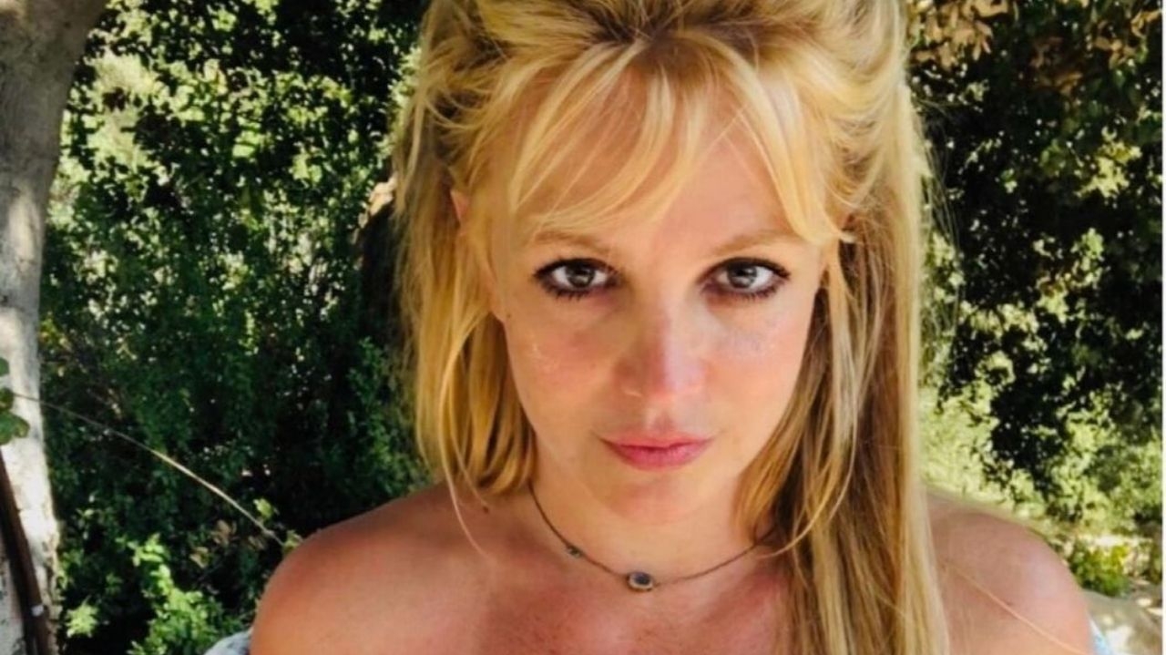 Britney Spears compartilha que fama fez com que se sentisse “à beira de um penhasco”