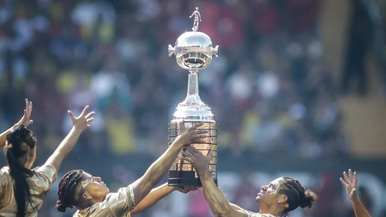 Conmebol avalia alterações nas placas do troféu da Libertadores