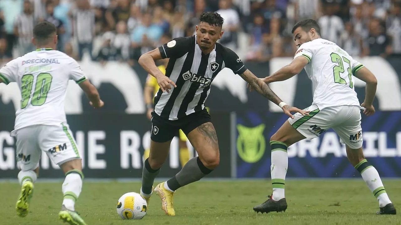 América-MG x Botafogo: líder e lanterna duelam com objetivos opostos