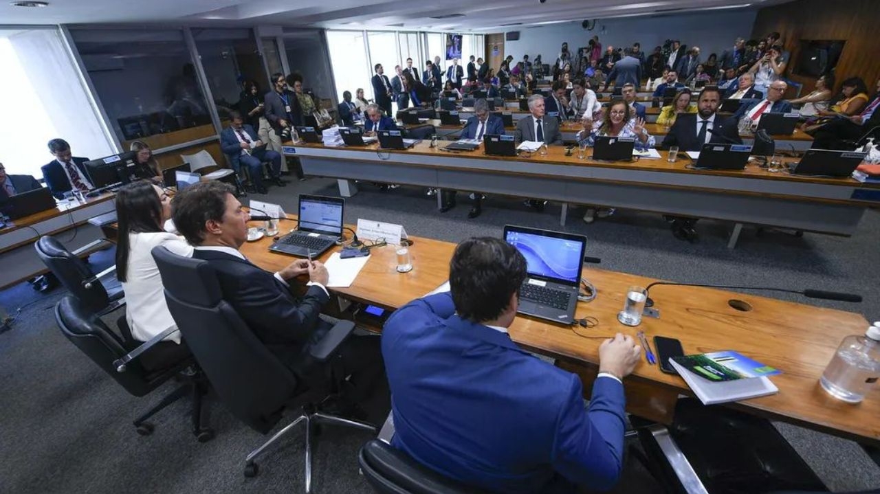 Tentativa de golpe: CPI indicia Bolsonaro e aliados