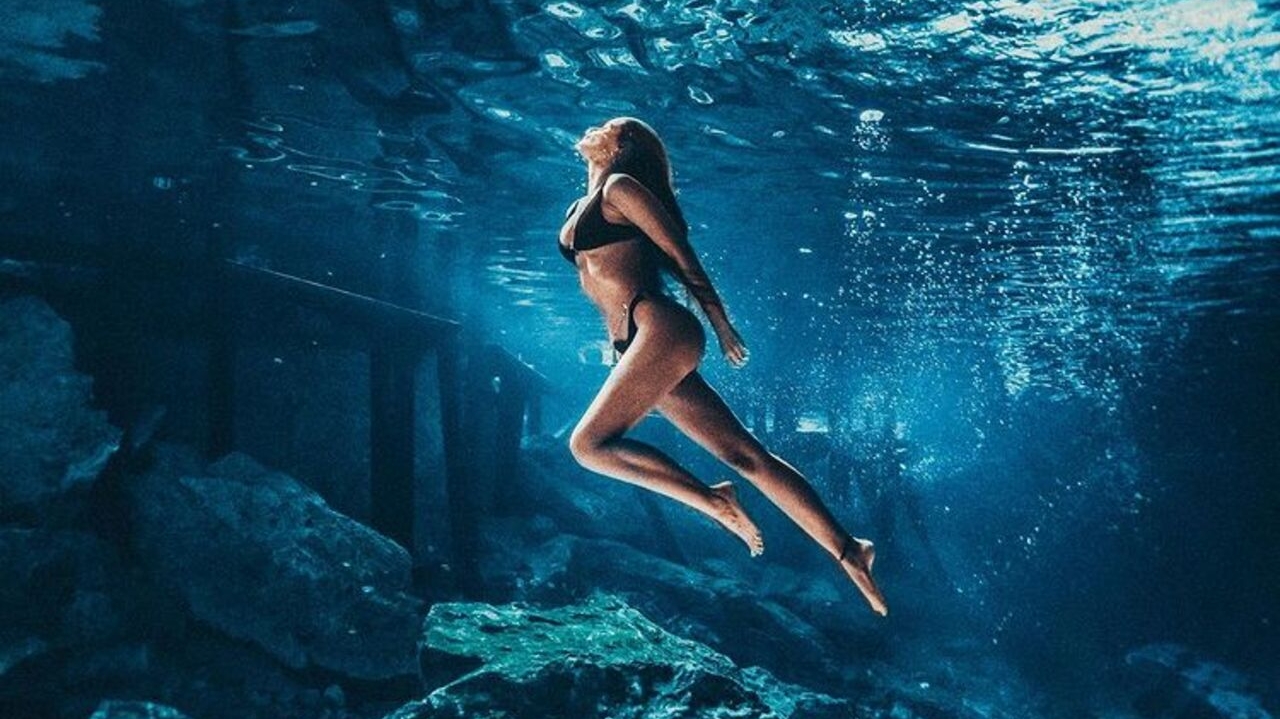 Com apelido de “sereia”, Yasmin Brunet é referência quando o assunto é beachwear