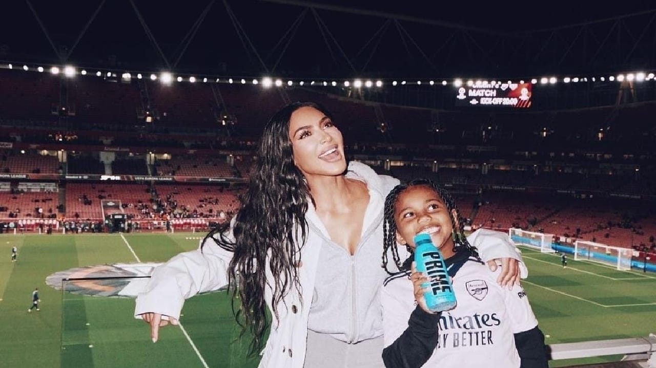 Kim Kardashian leva o filho para ver jogo de futebol e o decepciona “pior dia”