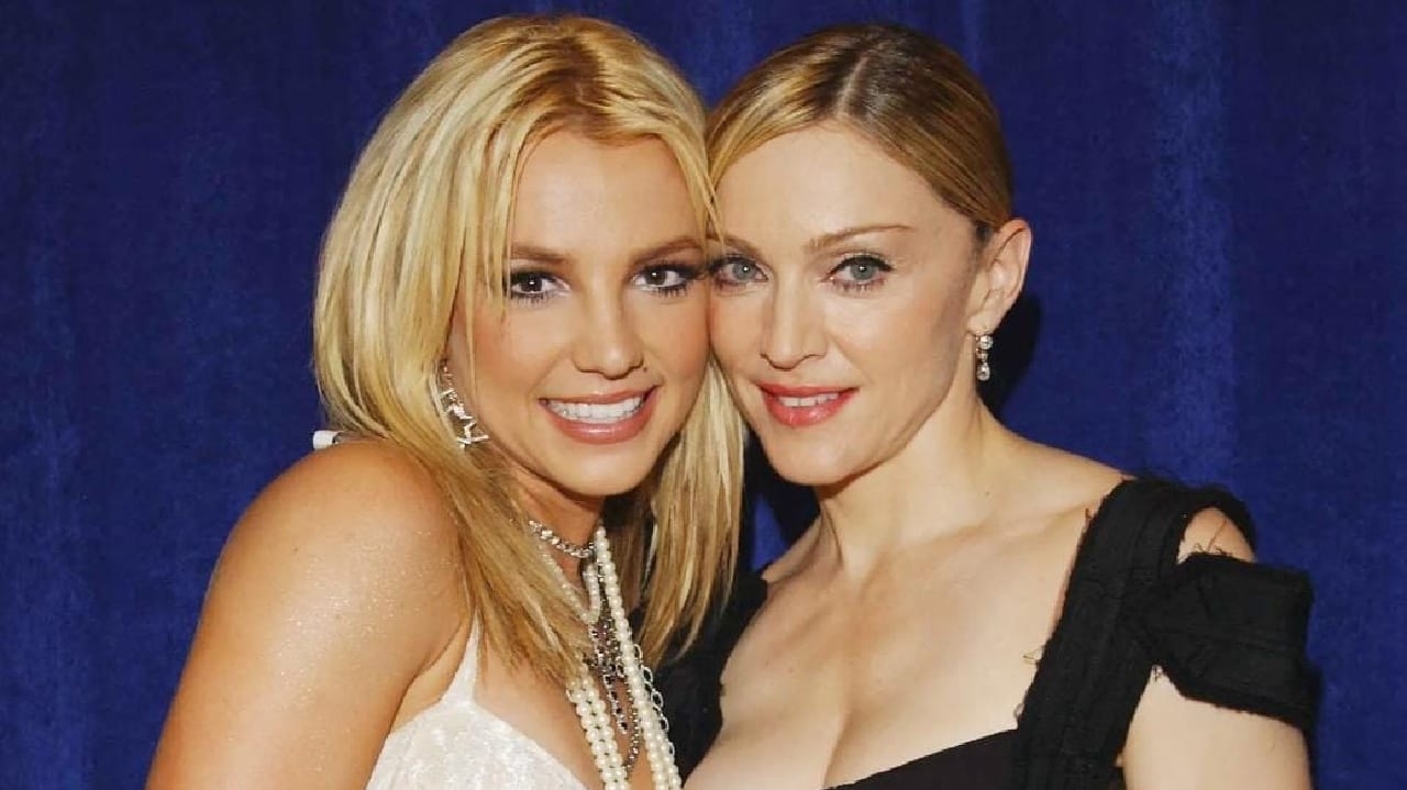 Britney Spears revela bastidores de beijo icônico em Madonna no VMA 2003