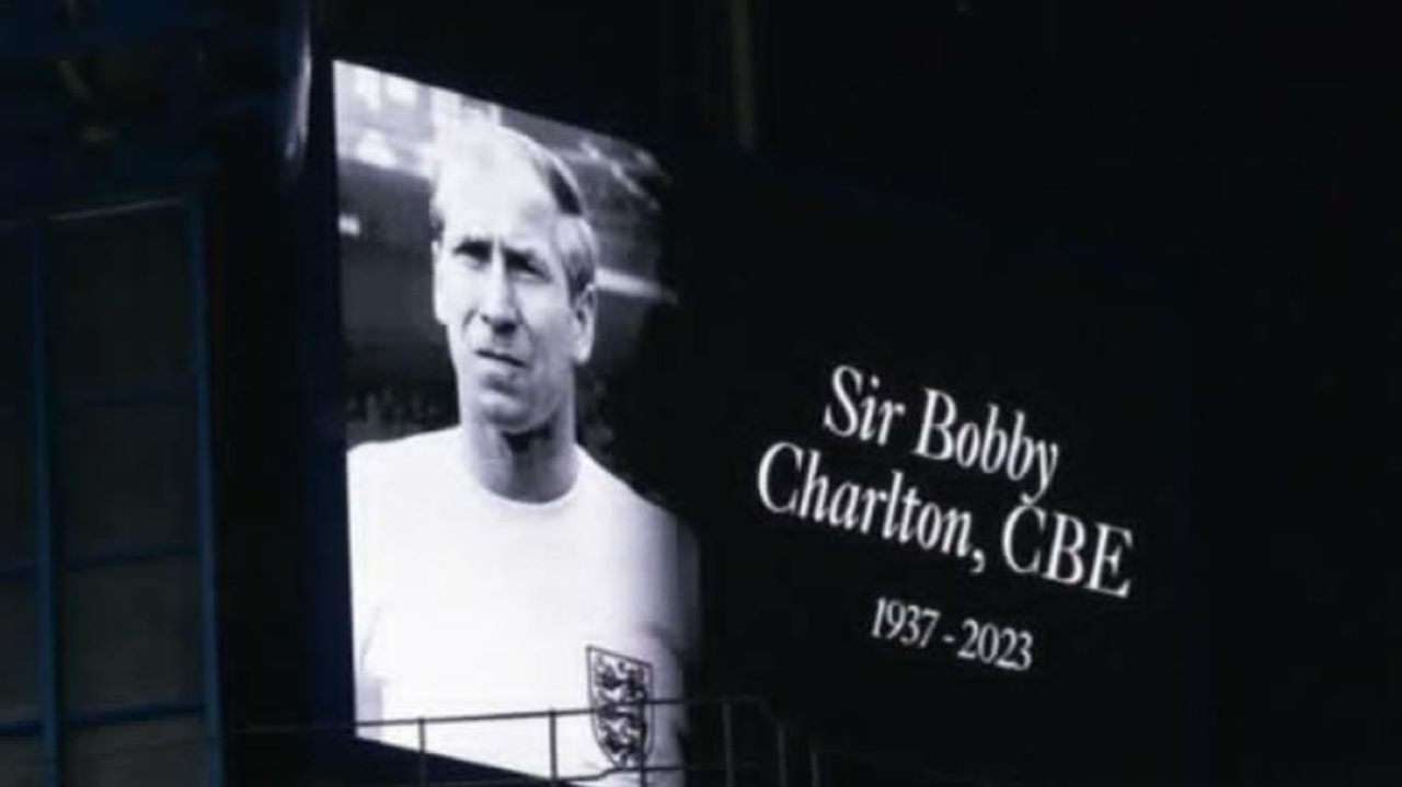 Manchester City punirá cânticos ofensivos contra Sir Bobby Charlton