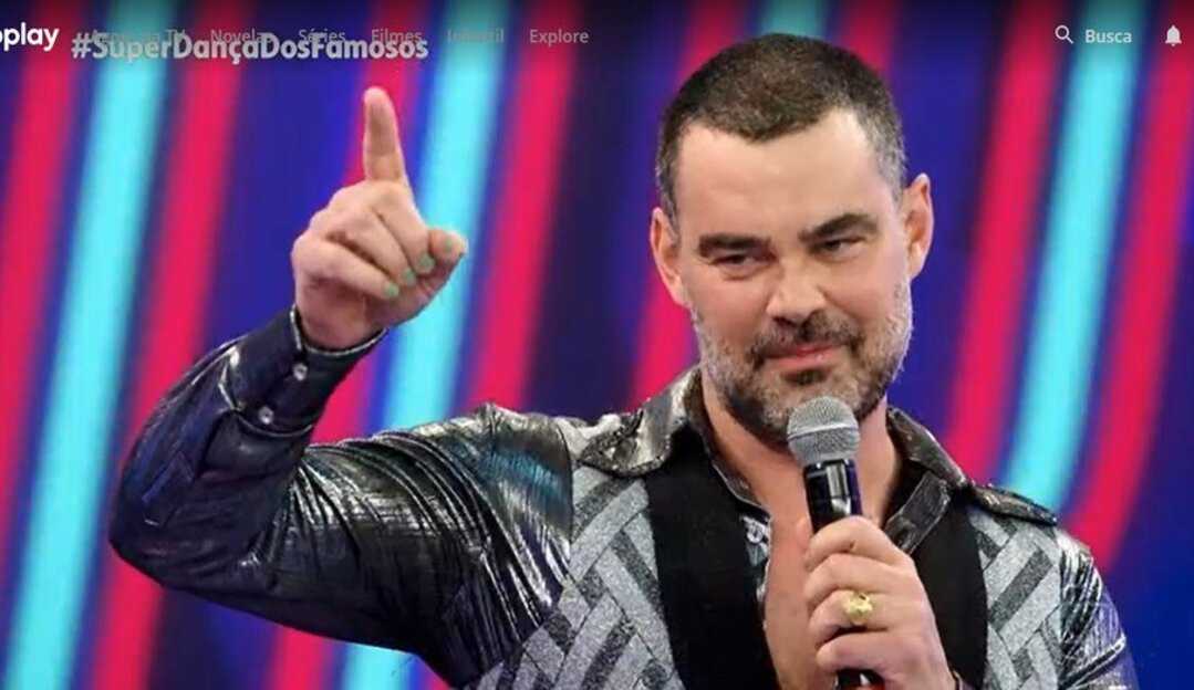 Ator Carmo Dalla Vecchia assume sua homossexualidade durante apresentação na “/Super Dança dos Famosos”/