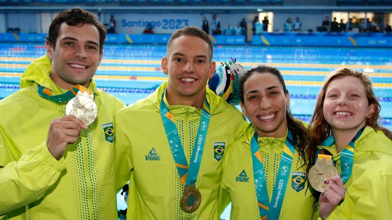 Equipe de natação do Brasil é ouro no revezamento 4x100m livre misto
