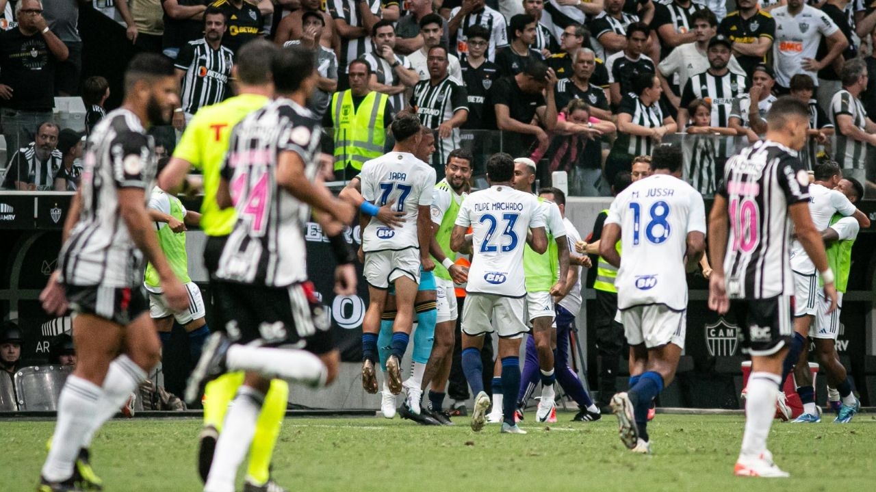 Cruzeiro supera o Atlético Mineiro no primeiro clássico da Arena MRV