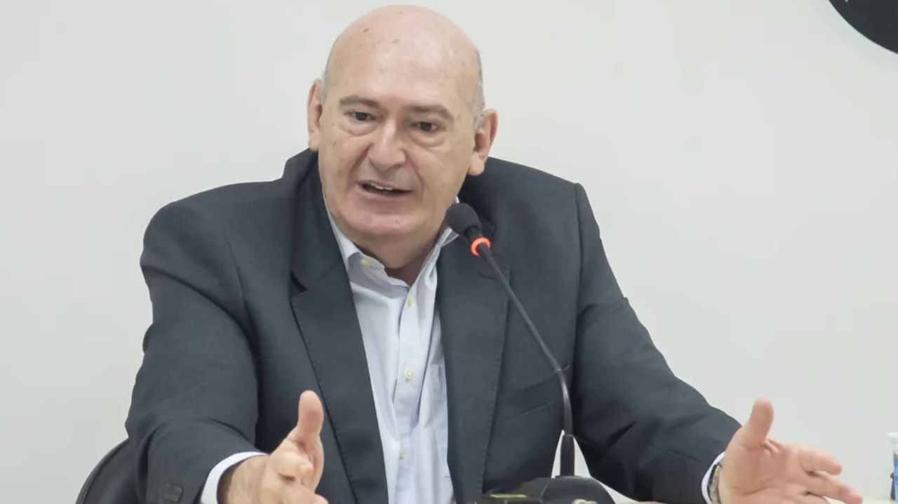 Santos tenta antecipar receitas de 2024 para manter salários em dia