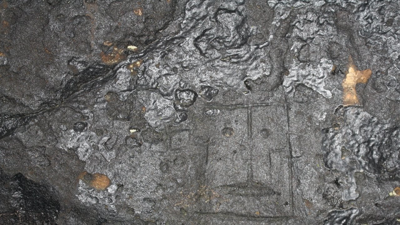 Descobertas arqueológicas ao longo do rio Amazonas revelam figuras rupestres antigas