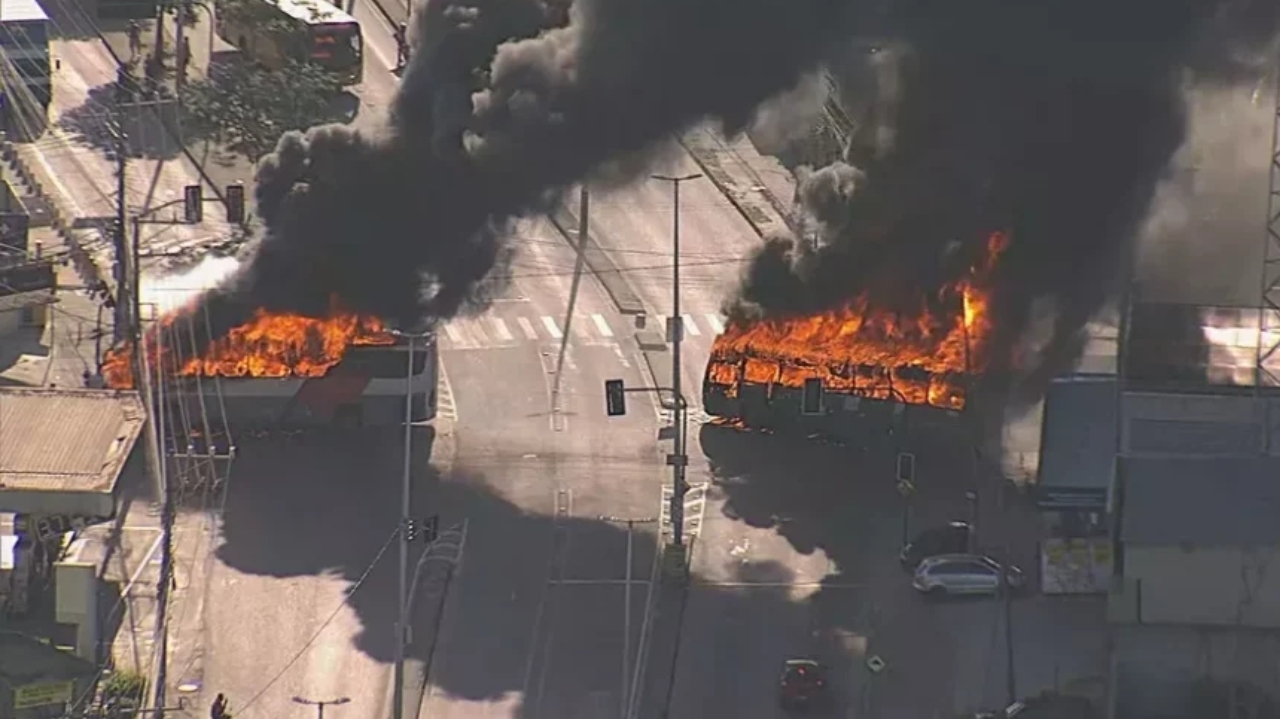Ataques no Rio de Janeiro podem configurar crime contra o Estado e desafiar classificação penal