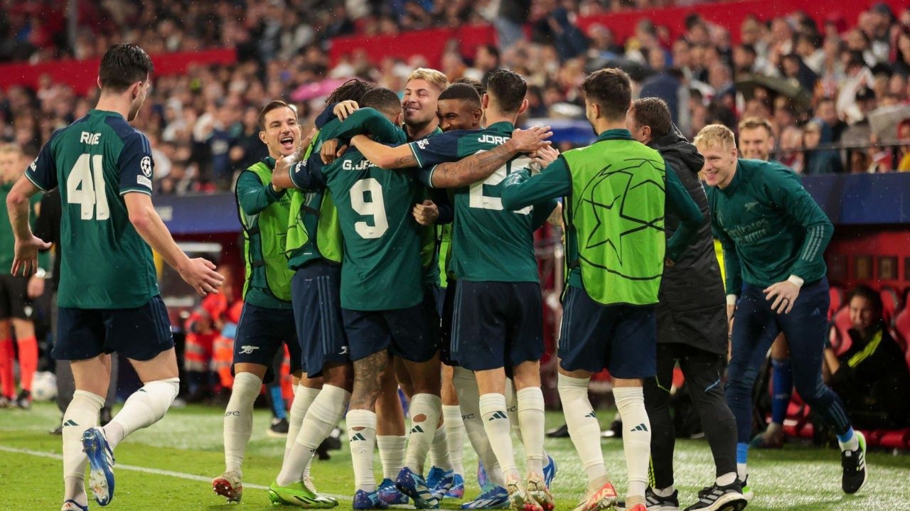 Arsenal bate o Sevilla e assume a liderança do Grupo B