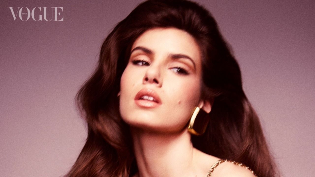 Camila Queiroz, Boca Rosa e outras estrelas estampam o primeiro livro da Vogue Brasil