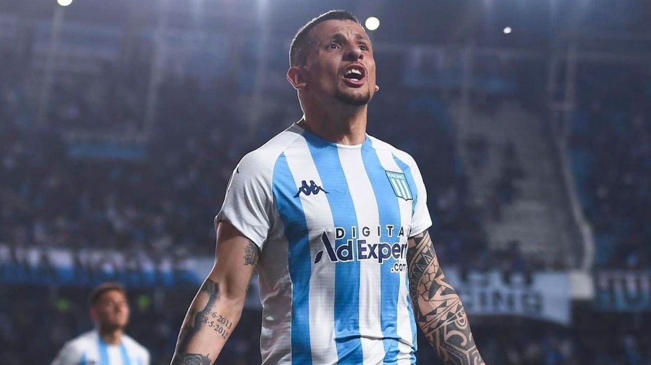 Com apenas Romero de titular, Boca perde para o Racing