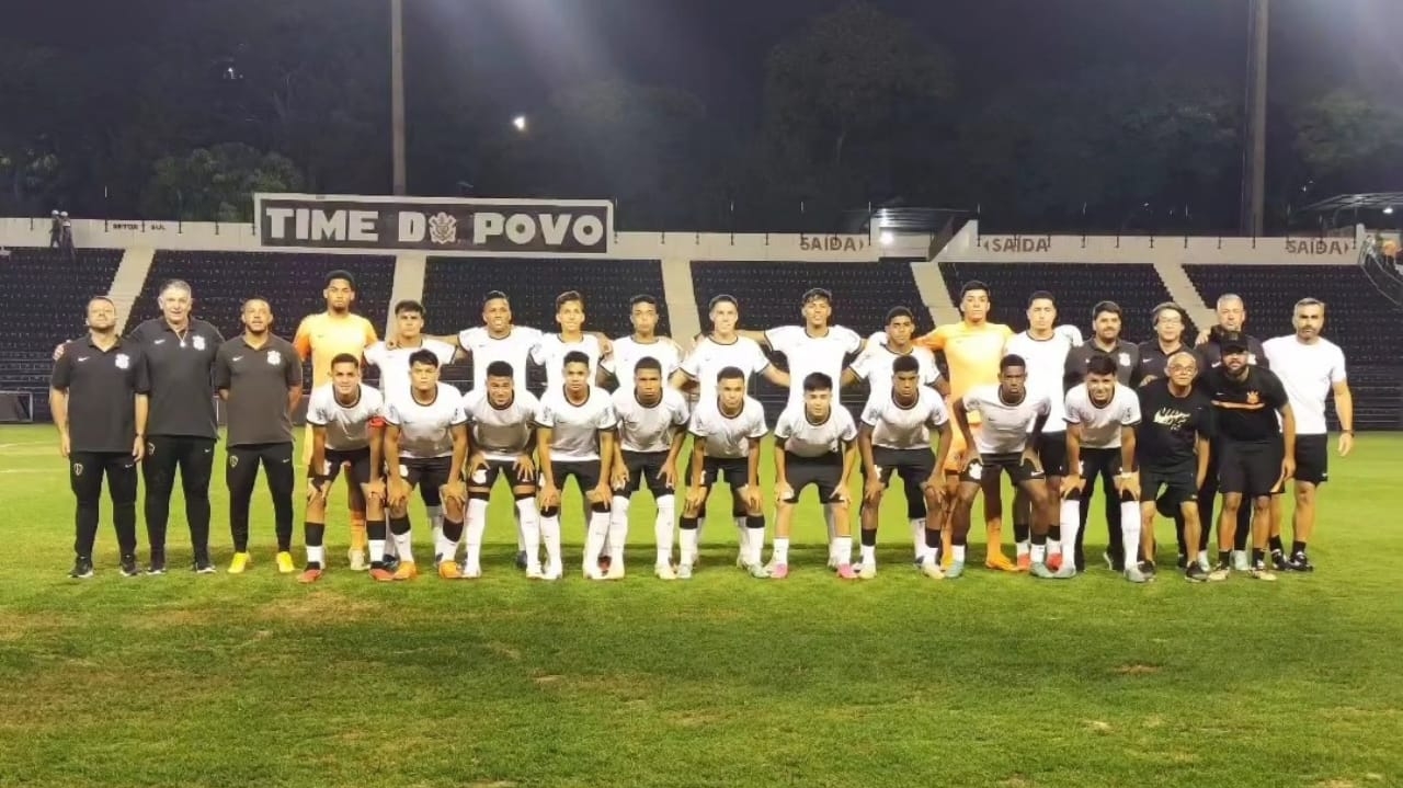 Jogador do Corinthians sub-17 desmaia antes de decisão por pênaltis
