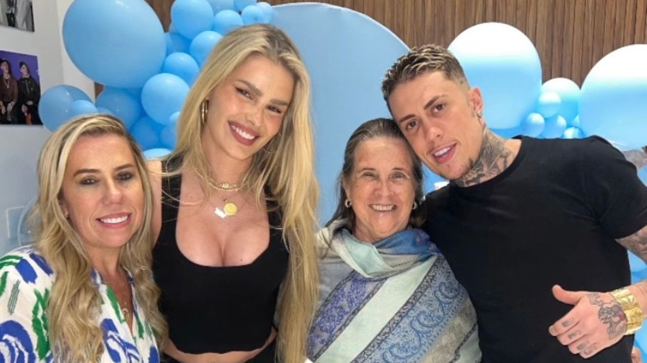 MC Daniel e Yasmin Brunet se reencontram em aniversário da avó do cantor