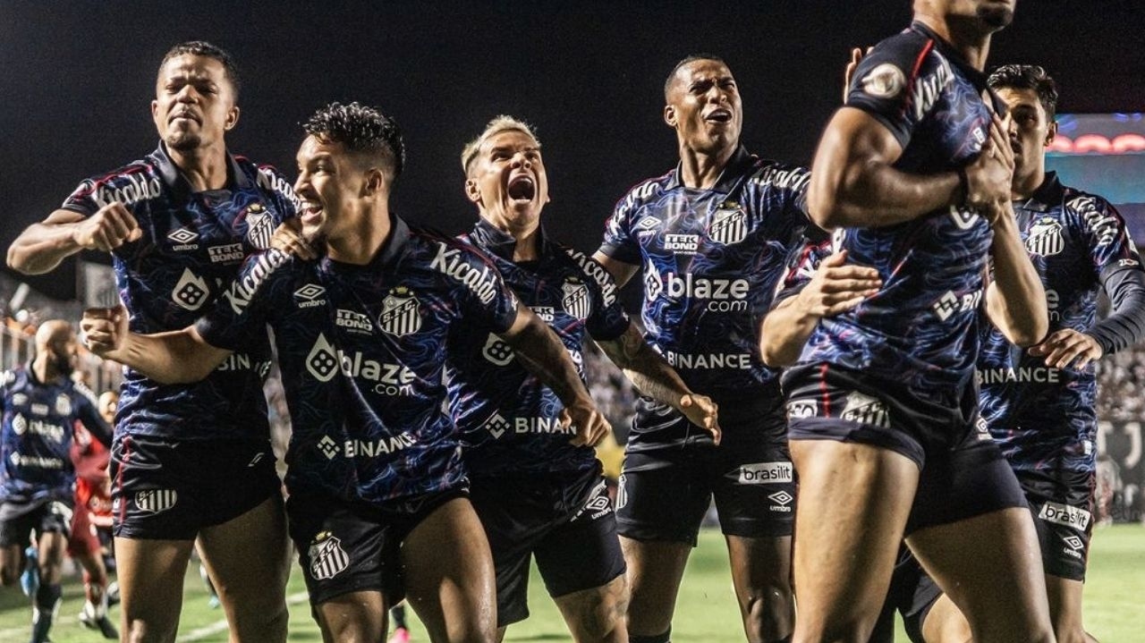 Santos vence Coritiba e sai da zona de rebaixamento