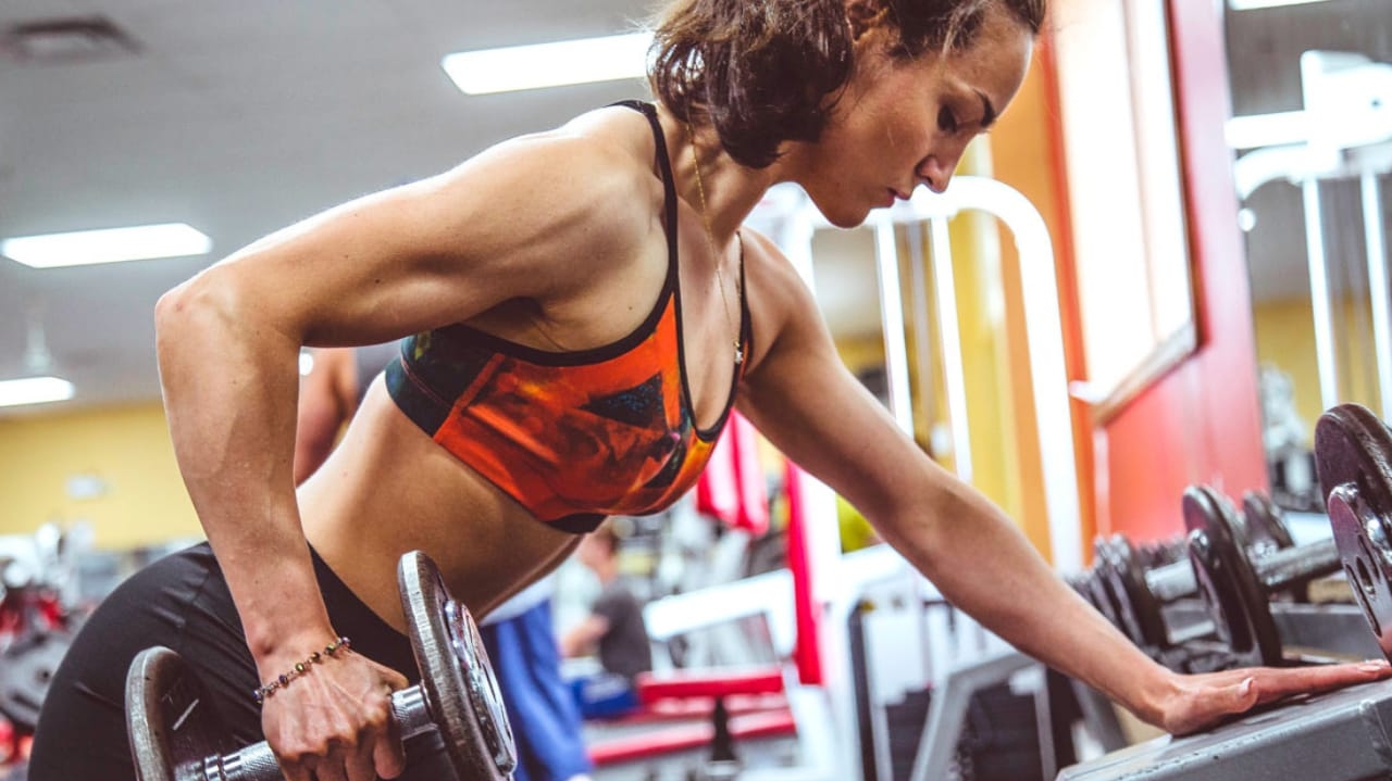 Musculação queima mais gordura do que aeróbico, aponta estudo de Stanford