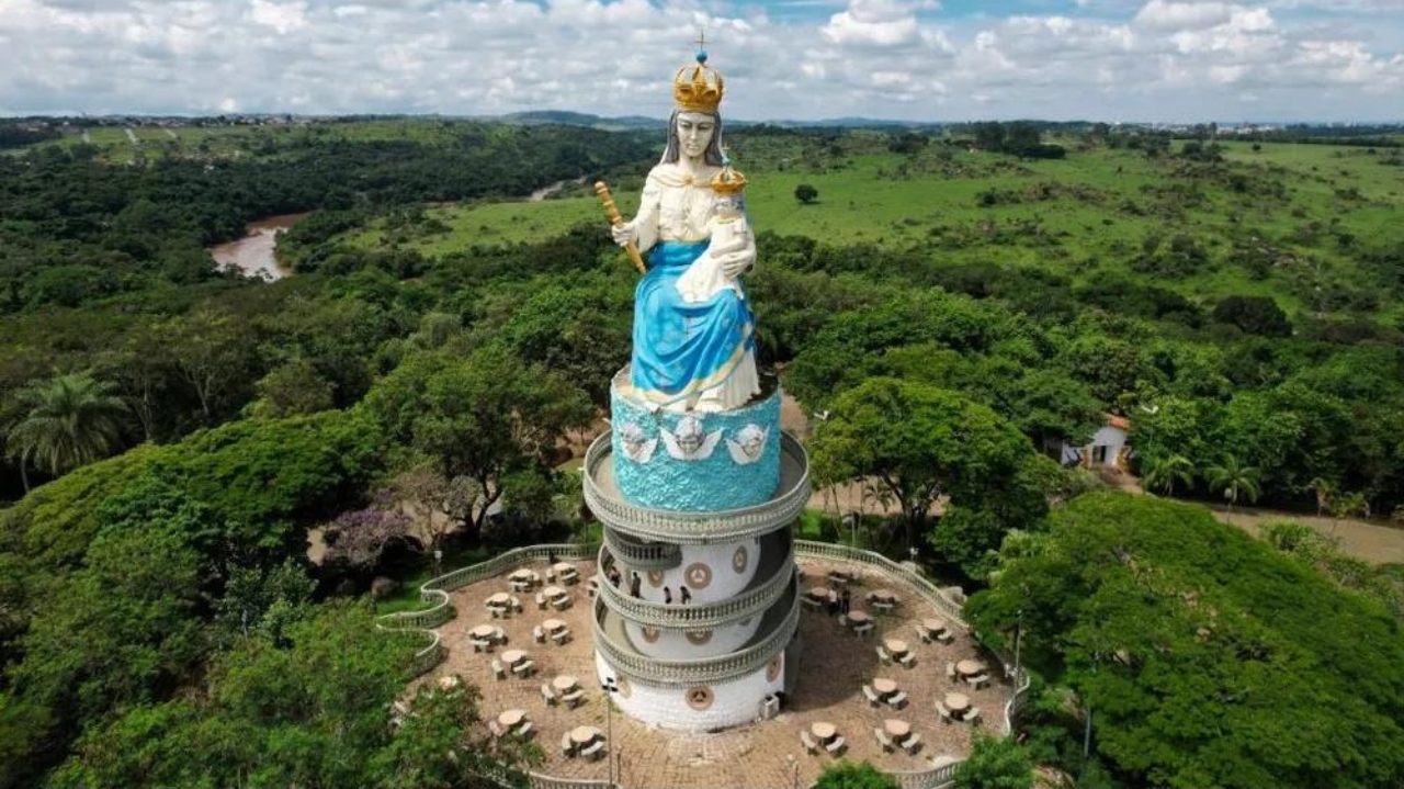 Trabalhador cai de andaime após ser atacado por abelhas em monumento de Salto