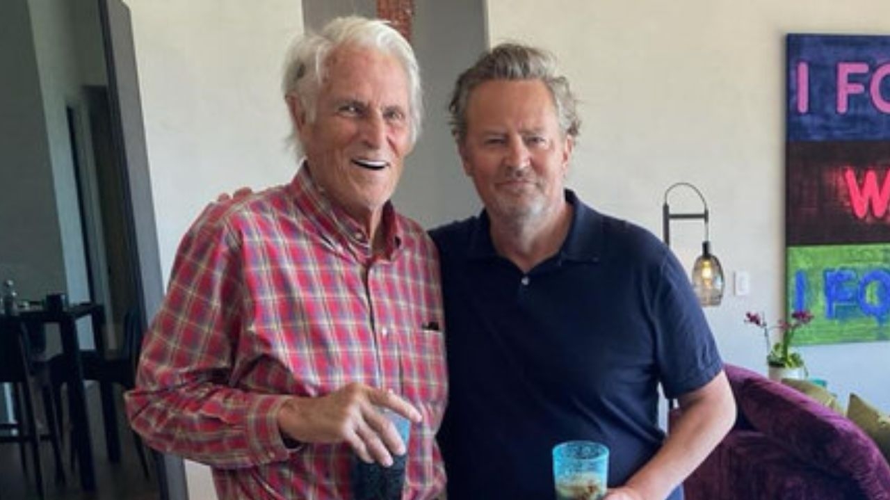 Família de Matthew Perry lamenta sua morte