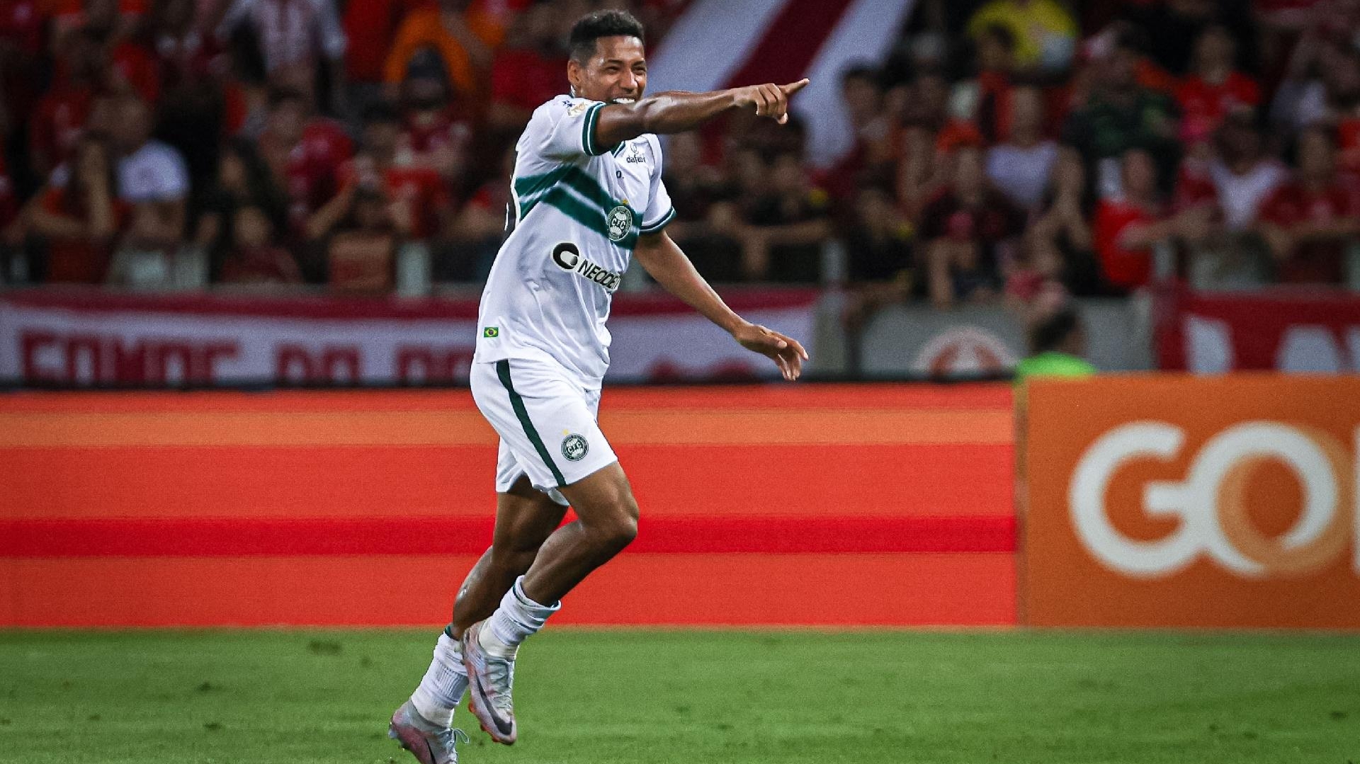 Coritiba rabate a provocação do Inter e comemora vitória