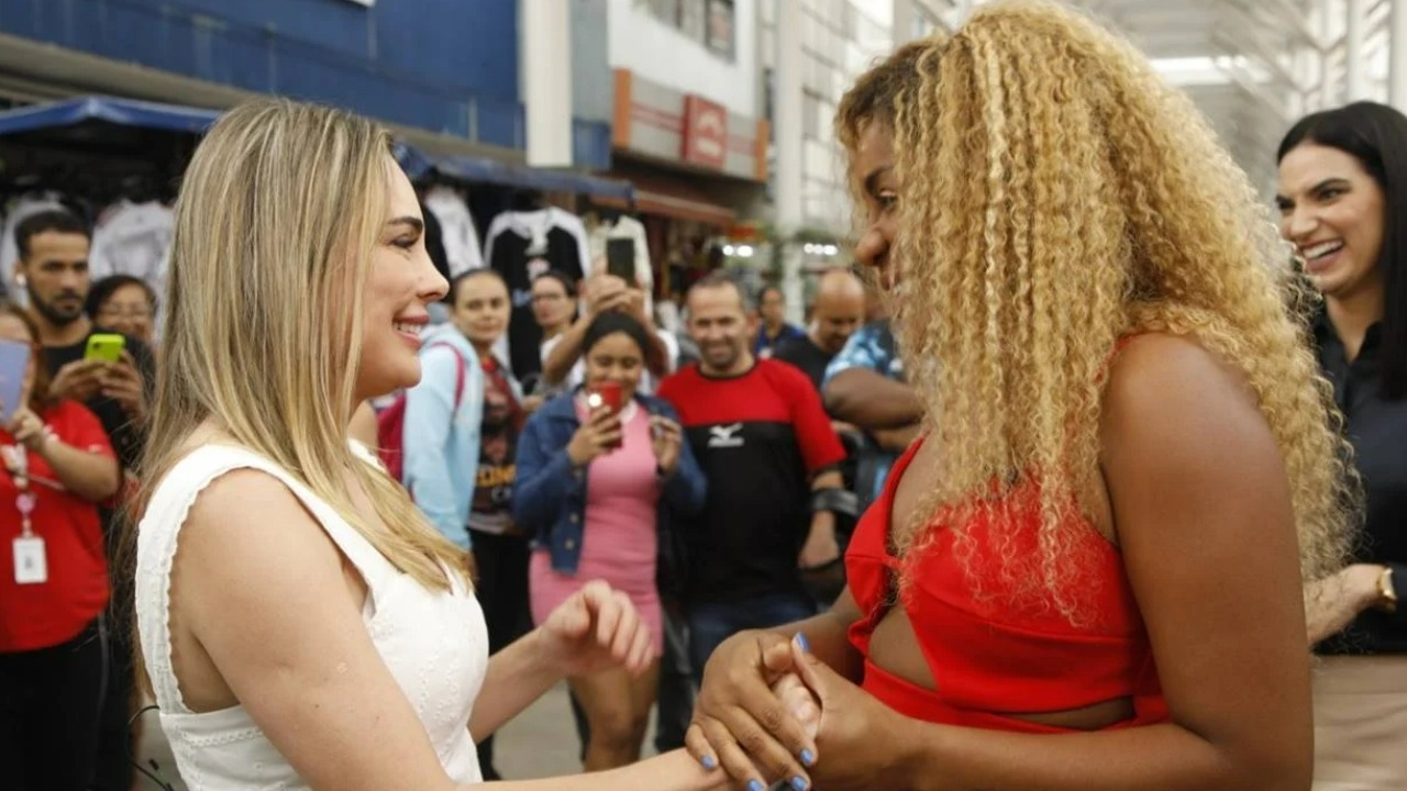 Rachel Sheherazade e Cariúcha se reencontram após A Fazenda 15