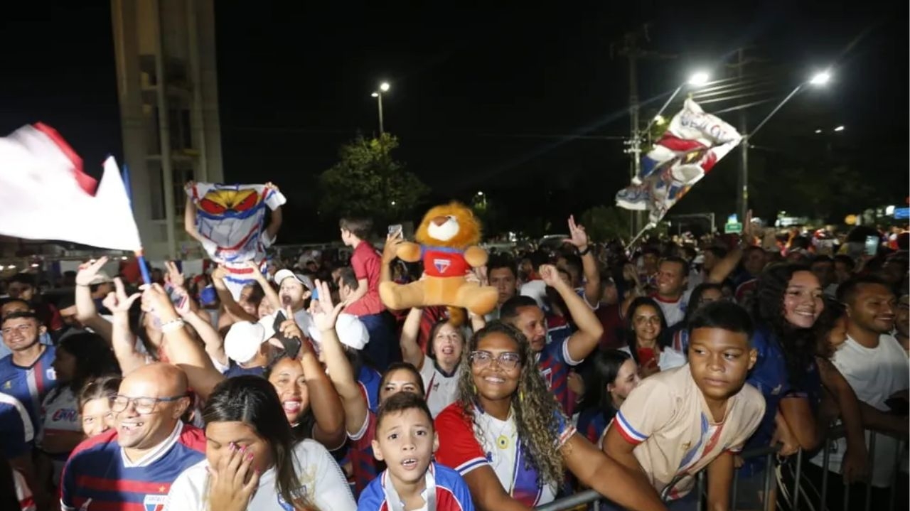 Torcida apoia elenco do Fortaleza após derrota na final da Sul-Americana