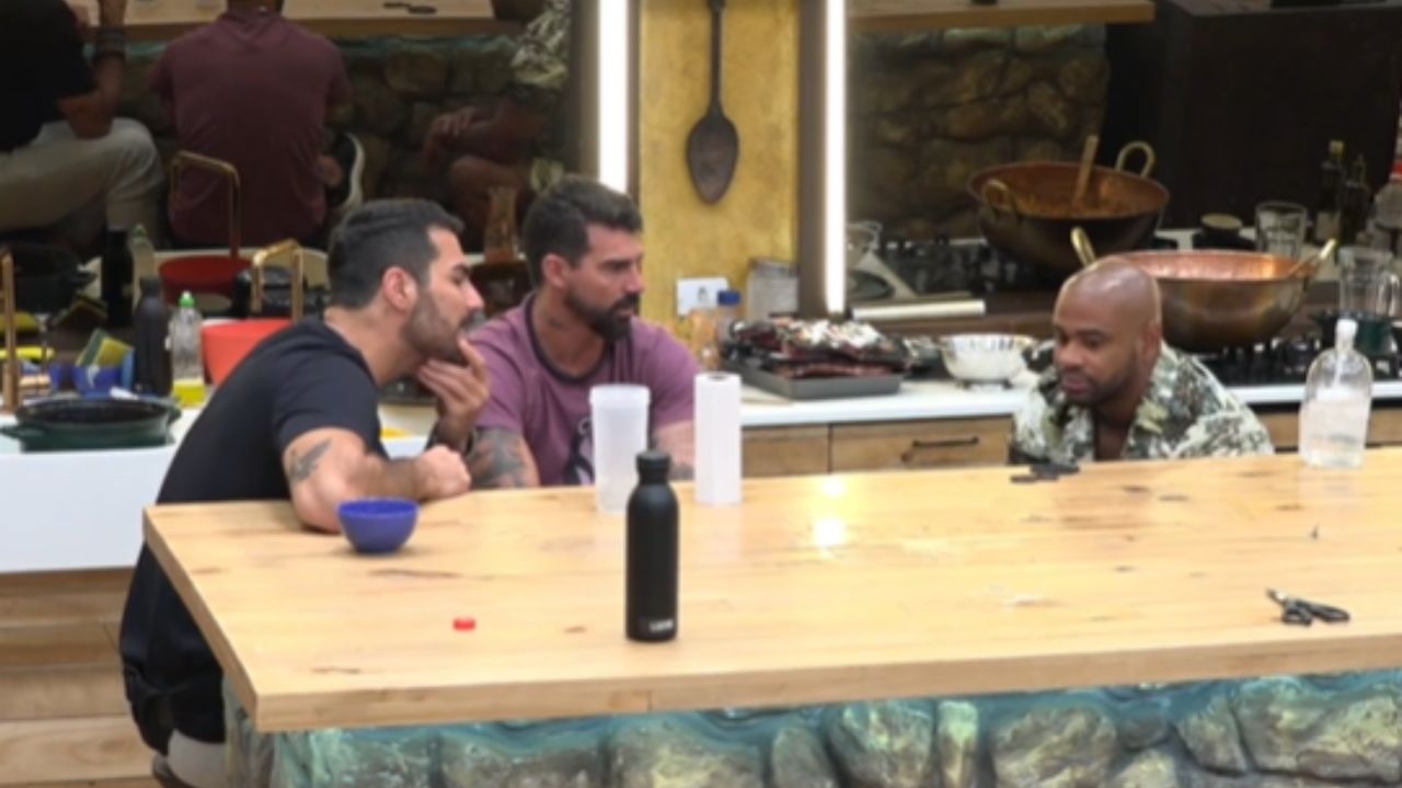 A Fazenda 15: participantes especulam sobre falsidade de Lucas na cozinha